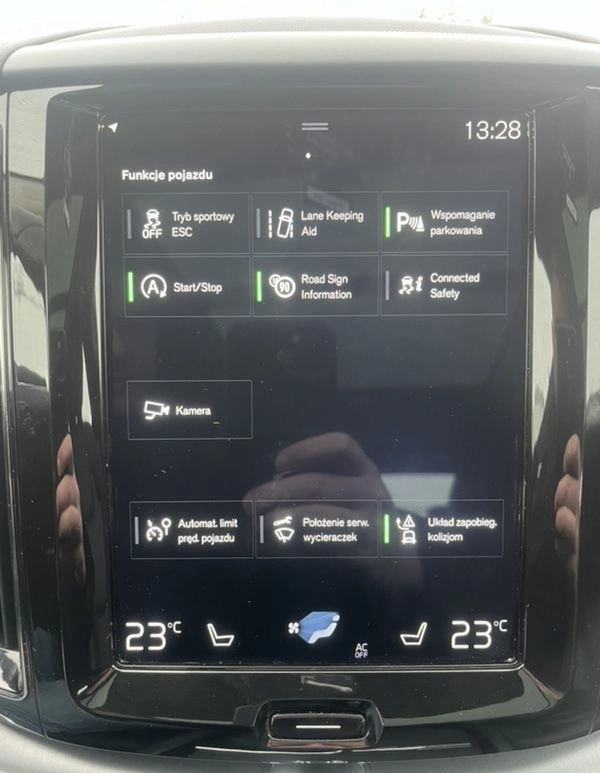 Volvo XC 60 cena 119900 przebieg: 148000, rok produkcji 2019 z Warszawa małe 211